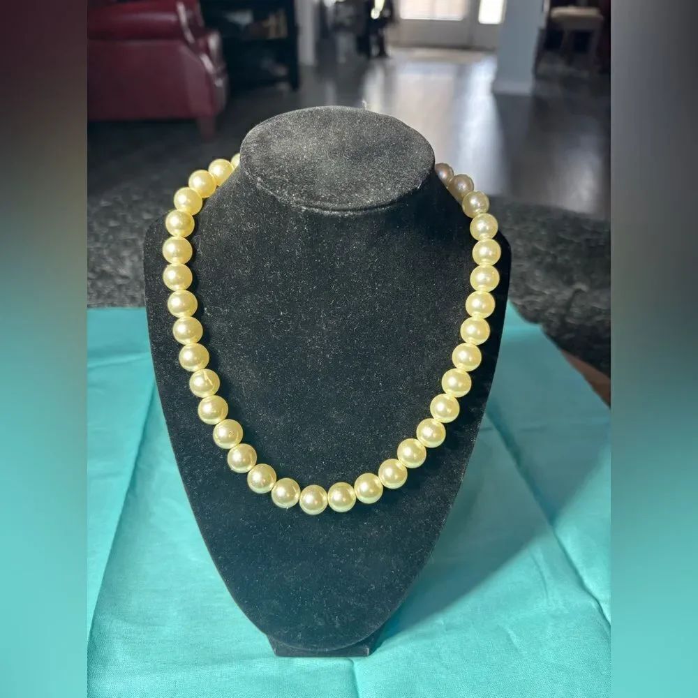 18” White Beaded Necklace EPC